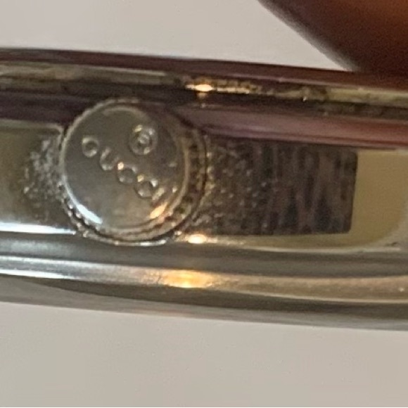 Gucci 5500L Mother of Pearl Watch w/ Diamonds - Picture 5 of 5